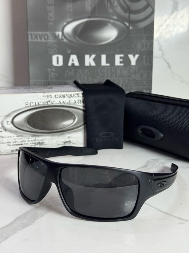 Lentes OAKLEY — Ref. LF-L235-0165 con el packaging mostrado en la fotografía