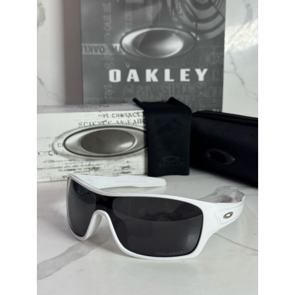 Lentes OAKLEY — Ref. LF-L235-0168 con el packaging mostrado en la fotografía