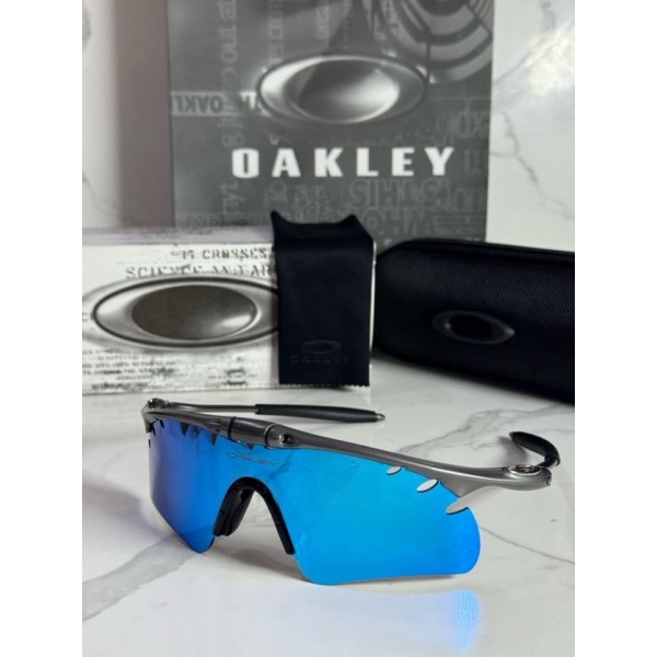 Lentes OAKLEY — Ref. LF-L235-0171 con el packaging mostrado en la fotografía