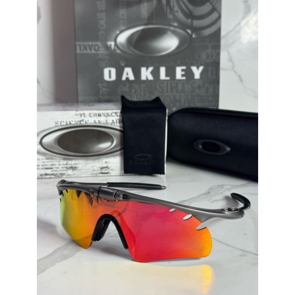 Lentes OAKLEY — Ref. LF-L235-0173 con el packaging mostrado en la fotografía