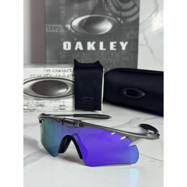Lentes OAKLEY — Ref. LF-L235-0176 con el packaging mostrado en la fotografía