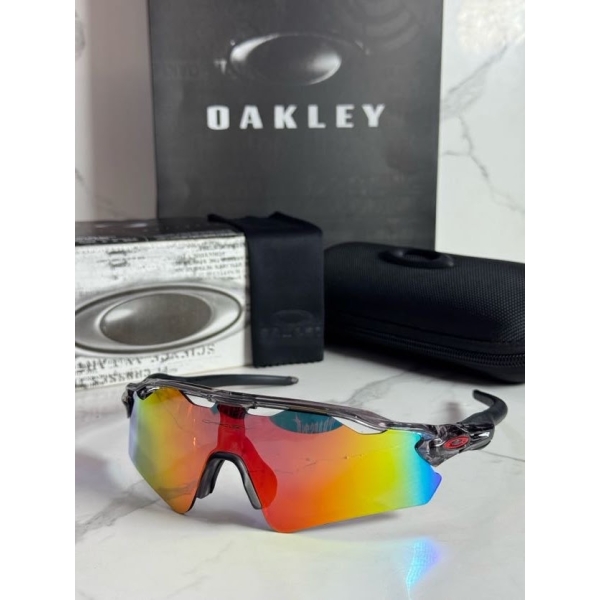 Lentes OAKLEY — Ref. LF-L235-0179 con el packaging mostrado en la fotografía