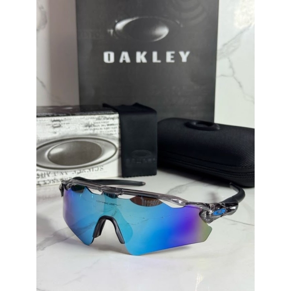 Lentes OAKLEY — Ref. LF-L235-0181 con el packaging mostrado en la fotografía