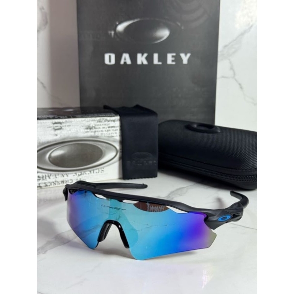 Lentes OAKLEY — Ref. LF-L235-0185 con el packaging mostrado en la fotografía