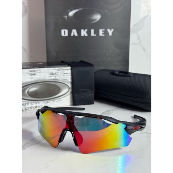Lentes OAKLEY — Ref. LF-L235-0189 con el packaging mostrado en la fotografía