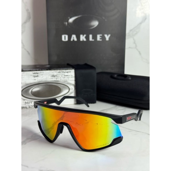 Lentes OAKLEY — Ref. LF-L235-0195 con el packaging mostrado en la fotografía