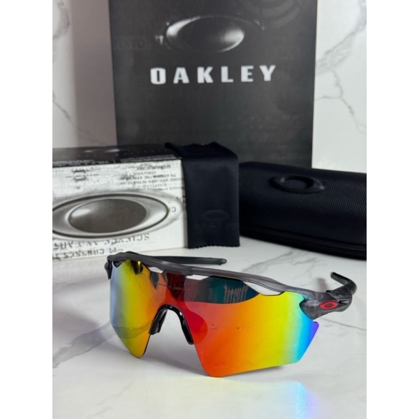 Lentes OAKLEY — Ref. LF-L235-0201 con el packaging mostrado en la fotografía