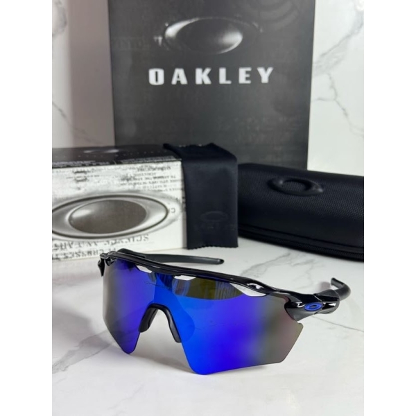 Lentes OAKLEY — Ref. LF-L235-0202 con el packaging mostrado en la fotografía
