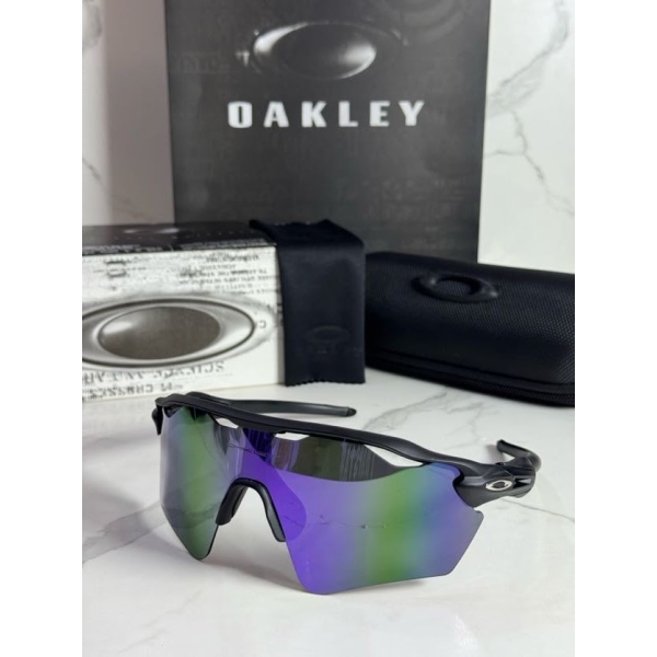 Lentes OAKLEY — Ref. LF-L235-0207 con el packaging mostrado en la fotografía