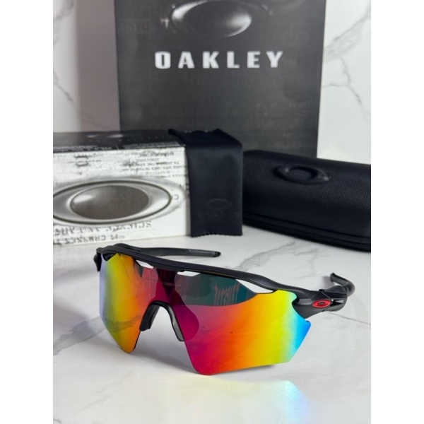 Lentes OAKLEY — Ref. LF-L235-0209 con el packaging mostrado en la fotografía
