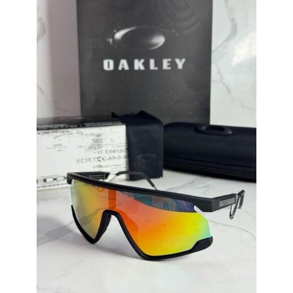 Lentes OAKLEY — Ref. LF-L235-0210 con el packaging mostrado en la fotografía