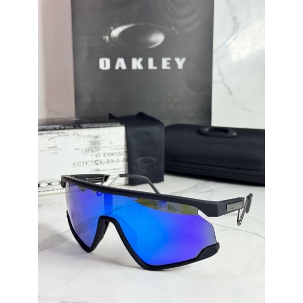 Lentes OAKLEY — Ref. LF-L235-0214 con el packaging mostrado en la fotografía