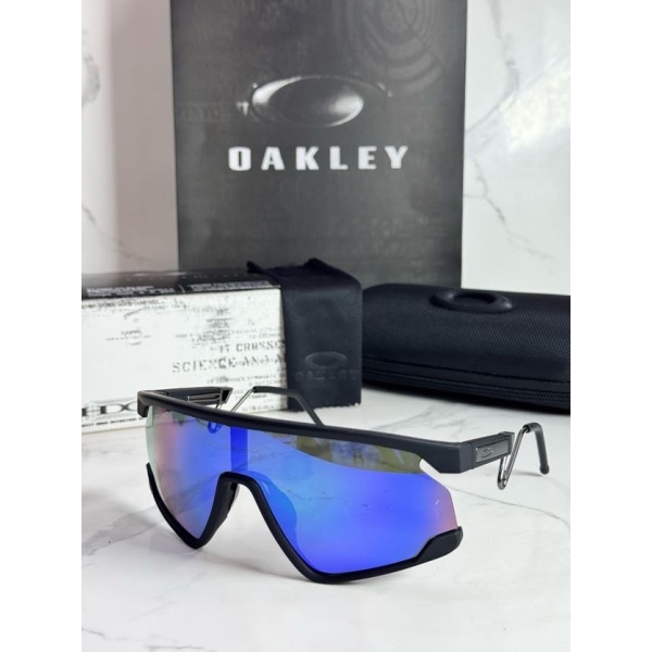 Lentes OAKLEY — Ref. LF-L235-0215 con el packaging mostrado en la fotografía