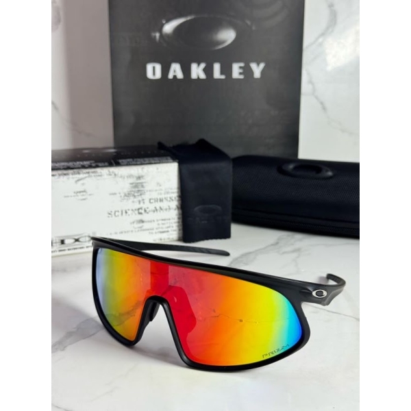 Lentes OAKLEY — Ref. LF-L235-0218 con el packaging mostrado en la fotografía