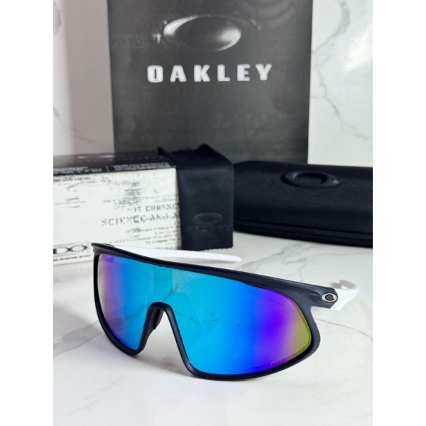 Lentes OAKLEY — Ref. LF-L235-0219 con el packaging mostrado en la fotografía