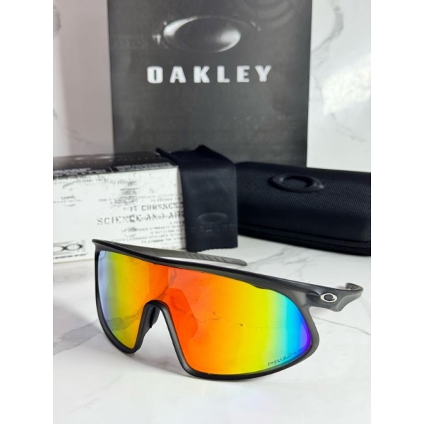 Lentes OAKLEY — Ref. LF-L235-0221 con el packaging mostrado en la fotografía