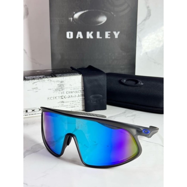 Lentes OAKLEY — Ref. LF-L235-0222 con el packaging mostrado en la fotografía