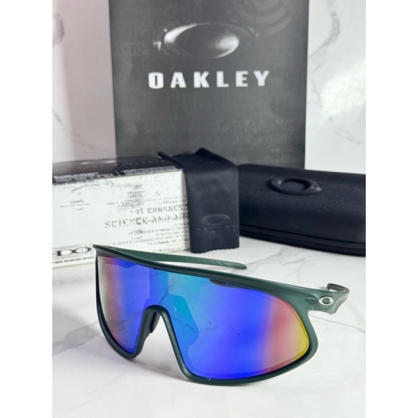 Lentes OAKLEY — Ref. LF-L235-0225 con el packaging mostrado en la fotografía