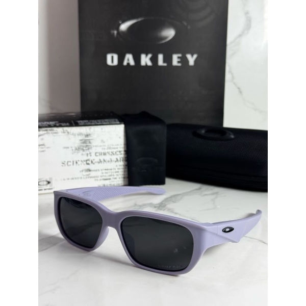 Lentes OAKLEY — Ref. LF-L235-0230 con el packaging mostrado en la fotografía