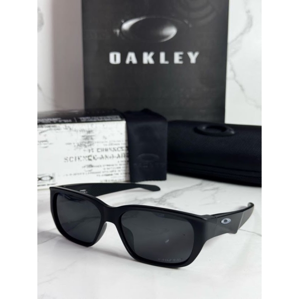 Lentes OAKLEY — Ref. LF-L235-0232 con el packaging mostrado en la fotografía