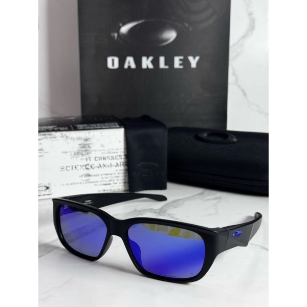 Lentes OAKLEY — Ref. LF-L235-0233 con el packaging mostrado en la fotografía