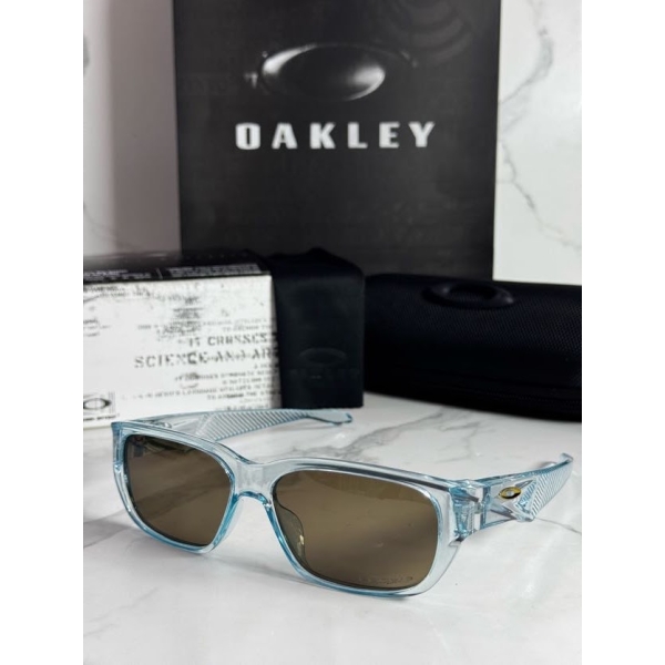 Lentes OAKLEY — Ref. LF-L235-0234 con el packaging mostrado en la fotografía