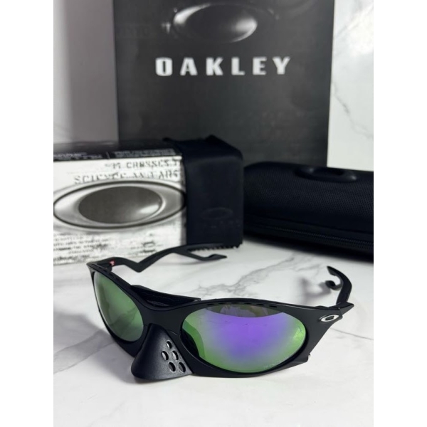 Lentes OAKLEY — Ref. LF-L235-0236 con el packaging mostrado en la fotografía