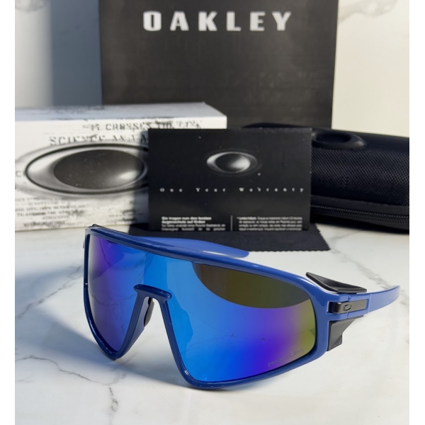 Lentes OAKLEY — Ref. LF-L235-0242 con el packaging mostrado en la fotografía