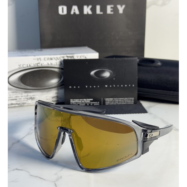 Lentes OAKLEY — Ref. LF-L235-0244 con el packaging mostrado en la fotografía