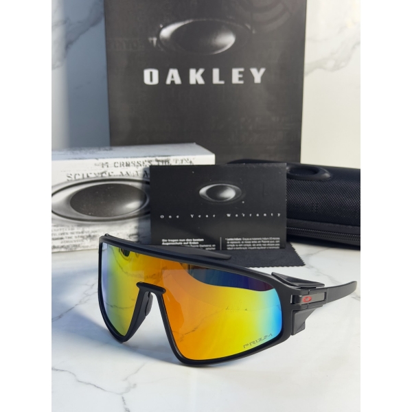 Lentes OAKLEY — Ref. LF-L235-0247 con el packaging mostrado en la fotografía