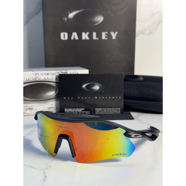 Lentes OAKLEY — Ref. LF-L235-0252 con el packaging mostrado en la fotografía