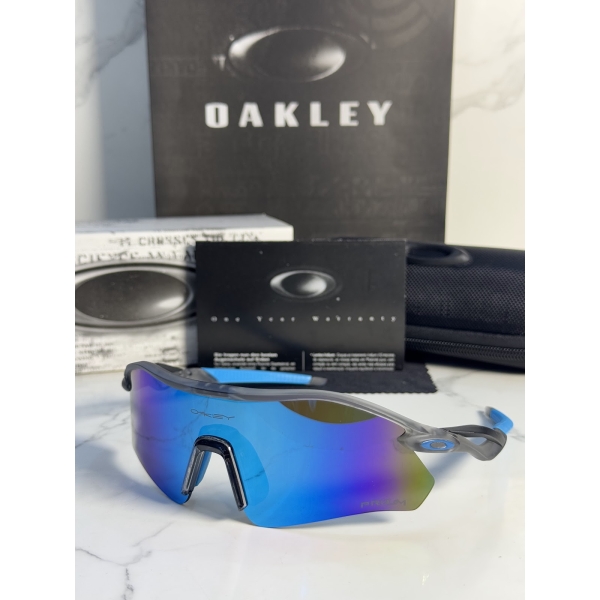 Lentes OAKLEY — Ref. LF-L235-0253 con el packaging mostrado en la fotografía