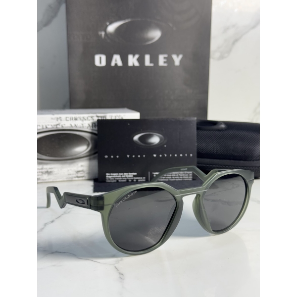 Lentes OAKLEY — Ref. LF-L235-0258 con el packaging mostrado en la fotografía