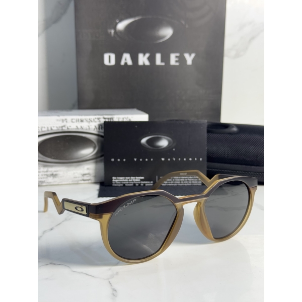 Lentes OAKLEY — Ref. LF-L235-0259 con el packaging mostrado en la fotografía