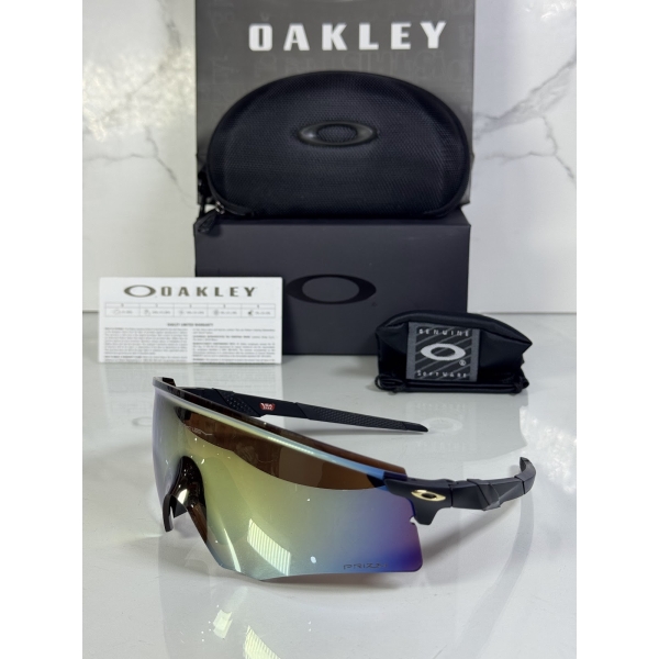 Lentes OAKLEY — Ref. LF-L235-0266 con el packaging mostrado en la fotografía