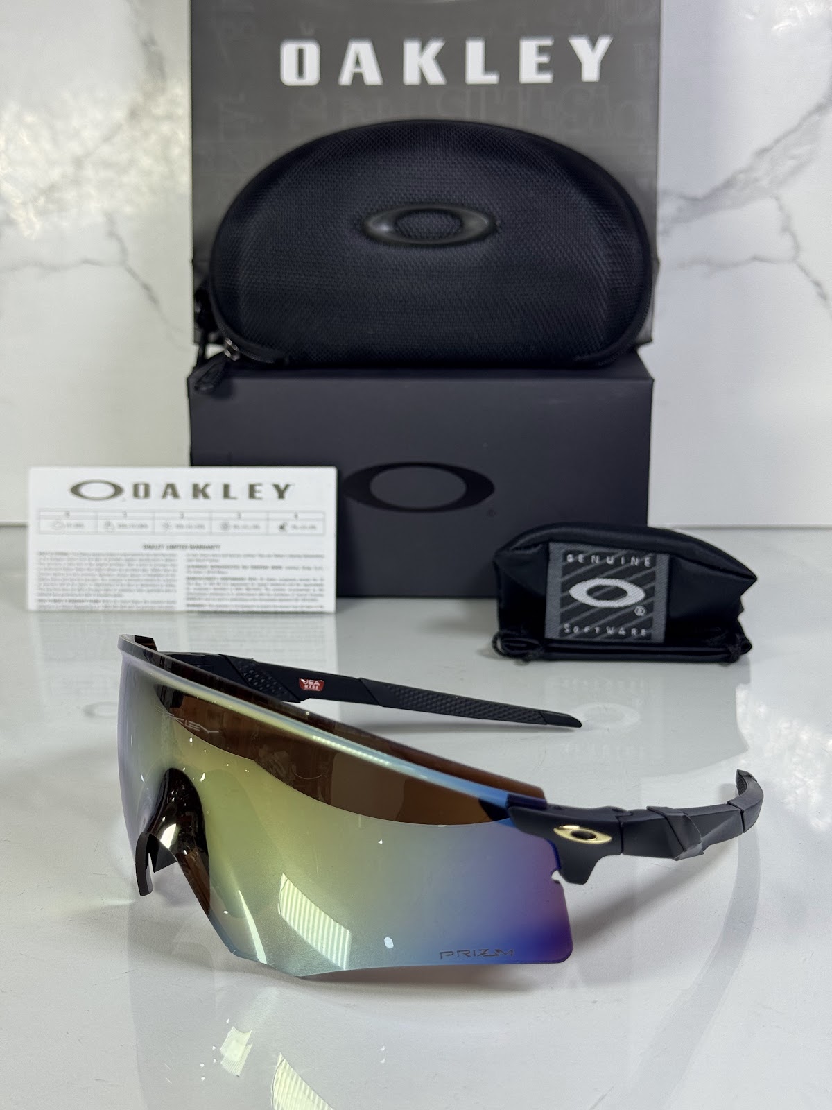 Lentes OAKLEY — Ref. LF-L235-0266 con el packaging mostrado en la fotografía