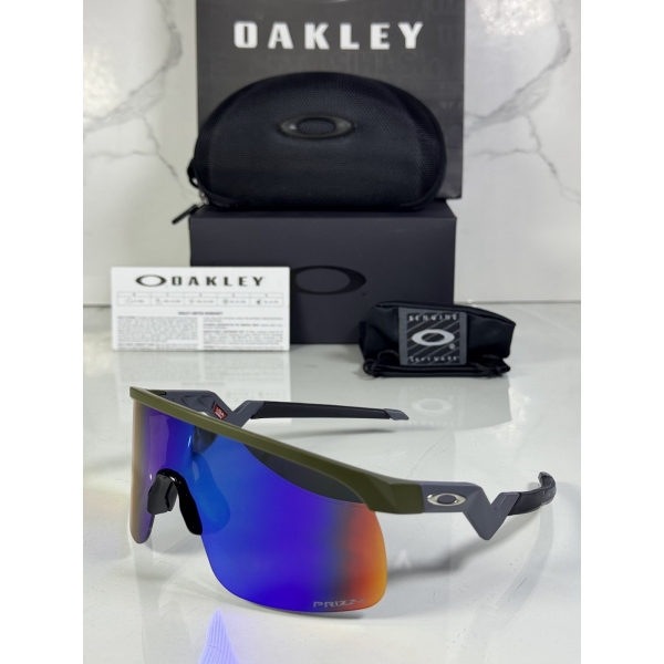 Lentes OAKLEY — Ref. LF-L235-0272 con el packaging mostrado en la fotografía