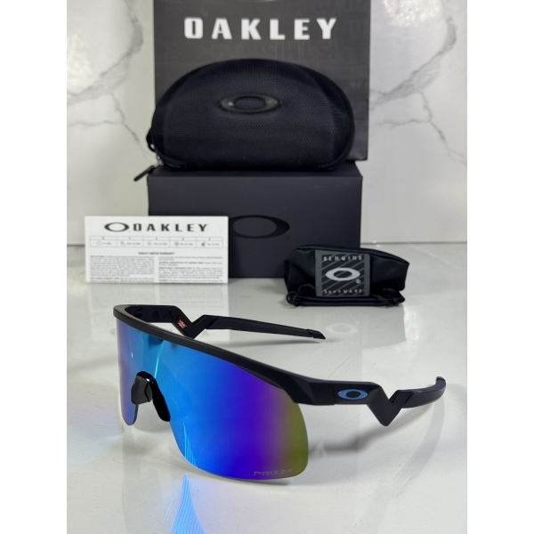 Lentes OAKLEY — Ref. LF-L235-0273 con el packaging mostrado en la fotografía