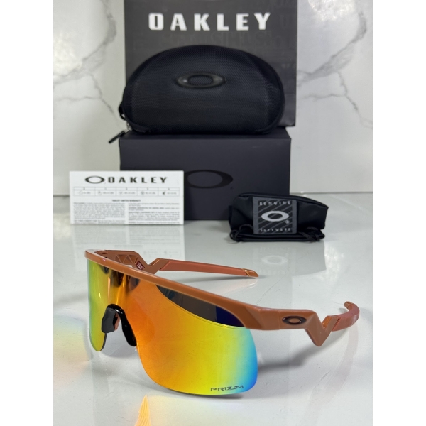 Lentes OAKLEY — Ref. LF-L235-0274 con el packaging mostrado en la fotografía