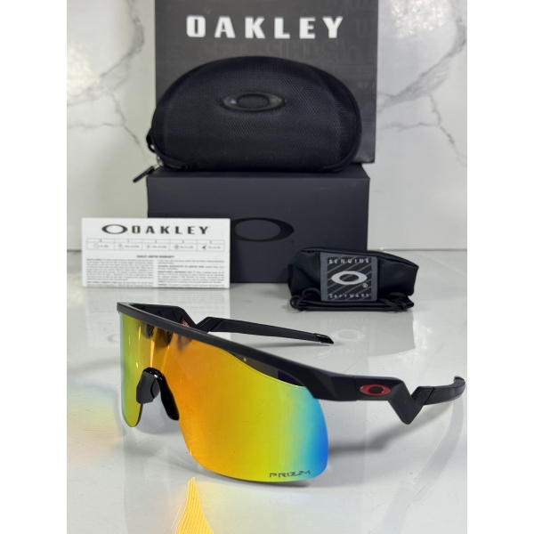 Lentes OAKLEY — Ref. LF-L235-0275 con el packaging mostrado en la fotografía