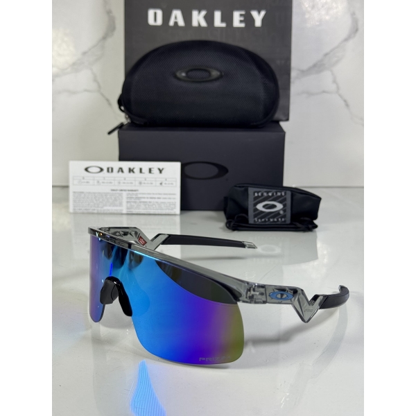 Lentes OAKLEY — Ref. LF-L235-0276 con el packaging mostrado en la fotografía
