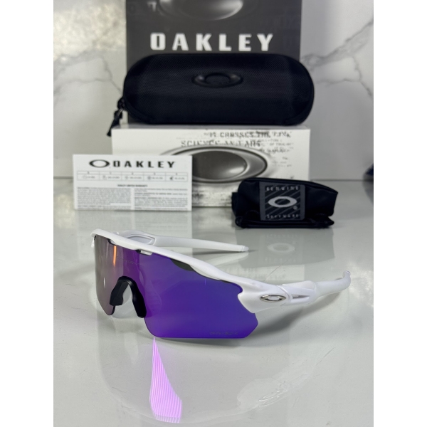 Lentes OAKLEY — Ref. LF-L235-0280 con el packaging mostrado en la fotografía