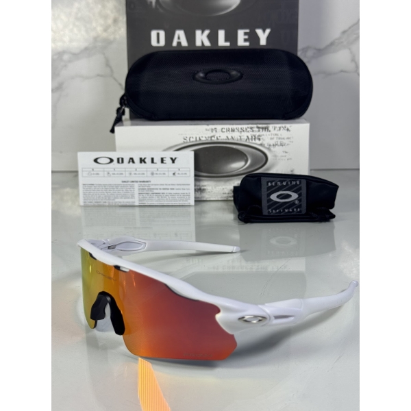 Lentes OAKLEY — Ref. LF-L235-0283 con el packaging mostrado en la fotografía