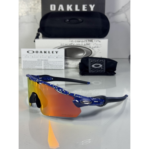 Lentes OAKLEY — Ref. LF-L235-0286 con el packaging mostrado en la fotografía
