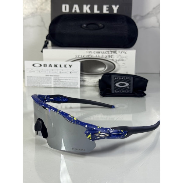 Lentes OAKLEY — Ref. LF-L235-0288 con el packaging mostrado en la fotografía