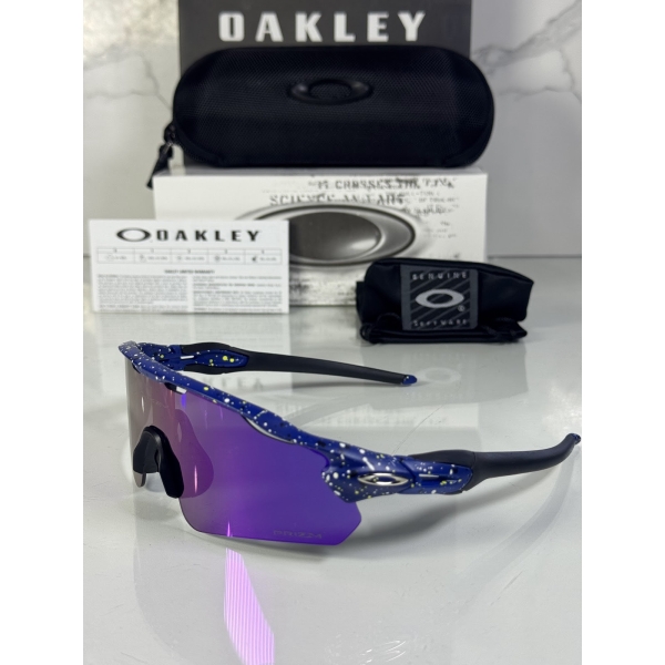 Lentes OAKLEY — Ref. LF-L235-0289 con el packaging mostrado en la fotografía