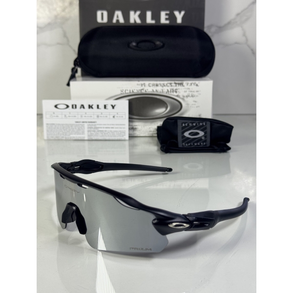 Lentes OAKLEY — Ref. LF-L235-0292 con el packaging mostrado en la fotografía