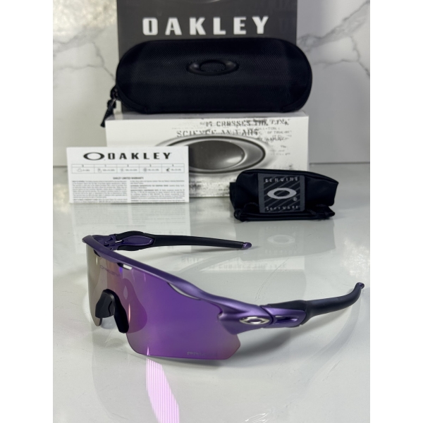 Lentes OAKLEY — Ref. LF-L235-0294 con el packaging mostrado en la fotografía