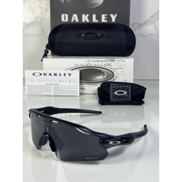 Lentes OAKLEY — Ref. LF-L235-0295 con el packaging mostrado en la fotografía