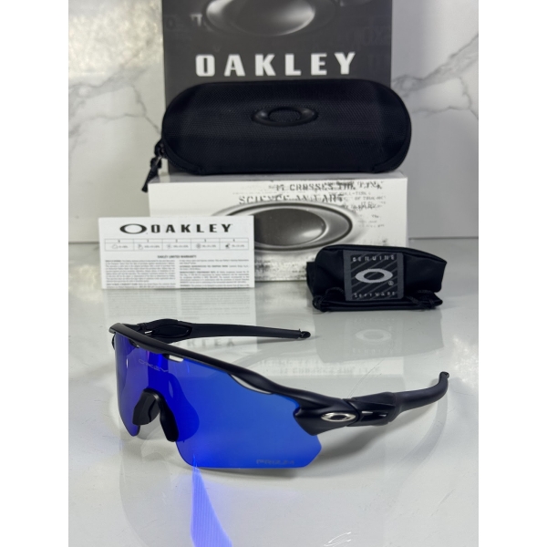 Lentes OAKLEY — Ref. LF-L235-0297 con el packaging mostrado en la fotografía